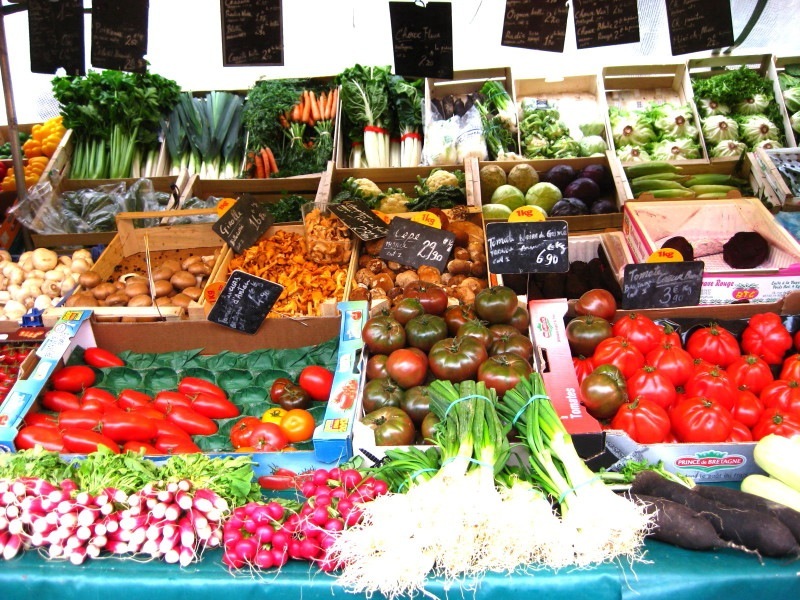 paris-market-fruit-veg-stall-2